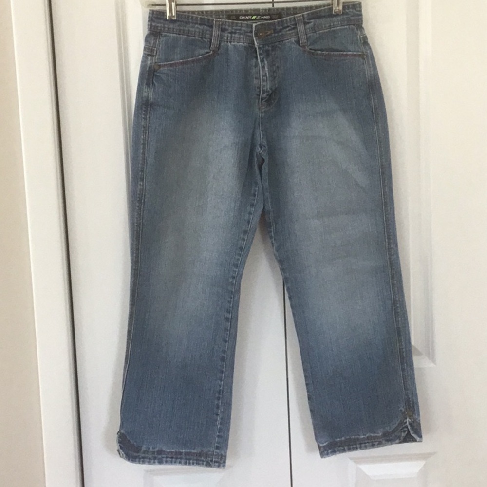 DKNY Sz 6 Cropped Blue Jeans - Colored Accent on Pockets - EXCELLENT CONDITION